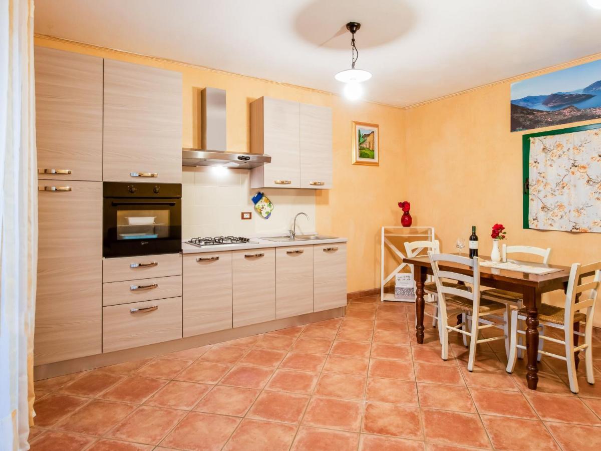 Cozy Chalet At Marone Lake Lombardy With Pool Ngoại thất bức ảnh