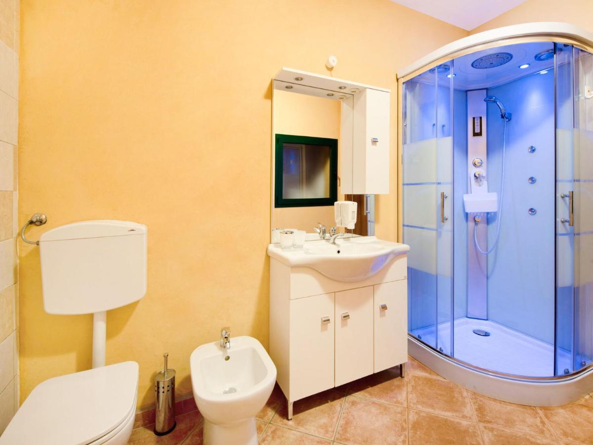 Cozy Chalet At Marone Lake Lombardy With Pool Ngoại thất bức ảnh