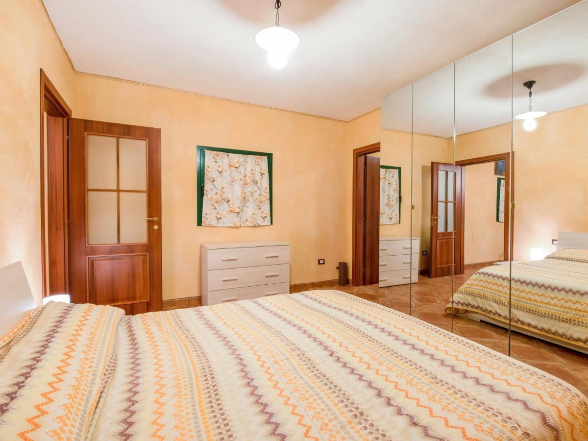 Cozy Chalet At Marone Lake Lombardy With Pool Ngoại thất bức ảnh