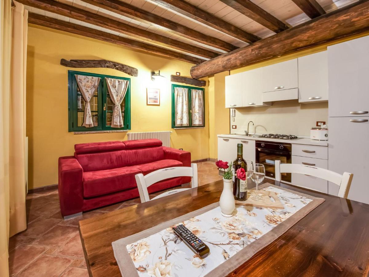Cozy Chalet At Marone Lake Lombardy With Pool Ngoại thất bức ảnh