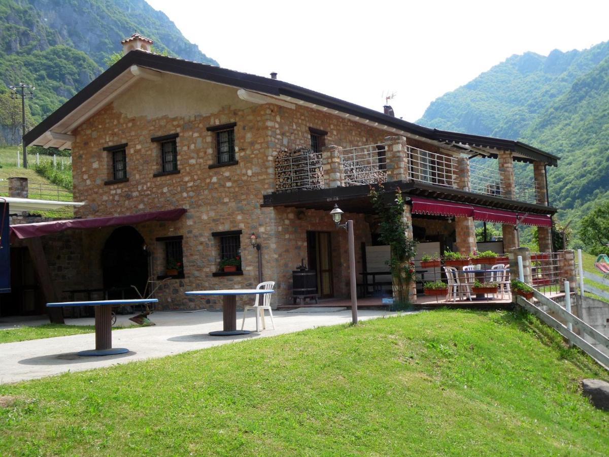 Cozy Chalet At Marone Lake Lombardy With Pool Ngoại thất bức ảnh