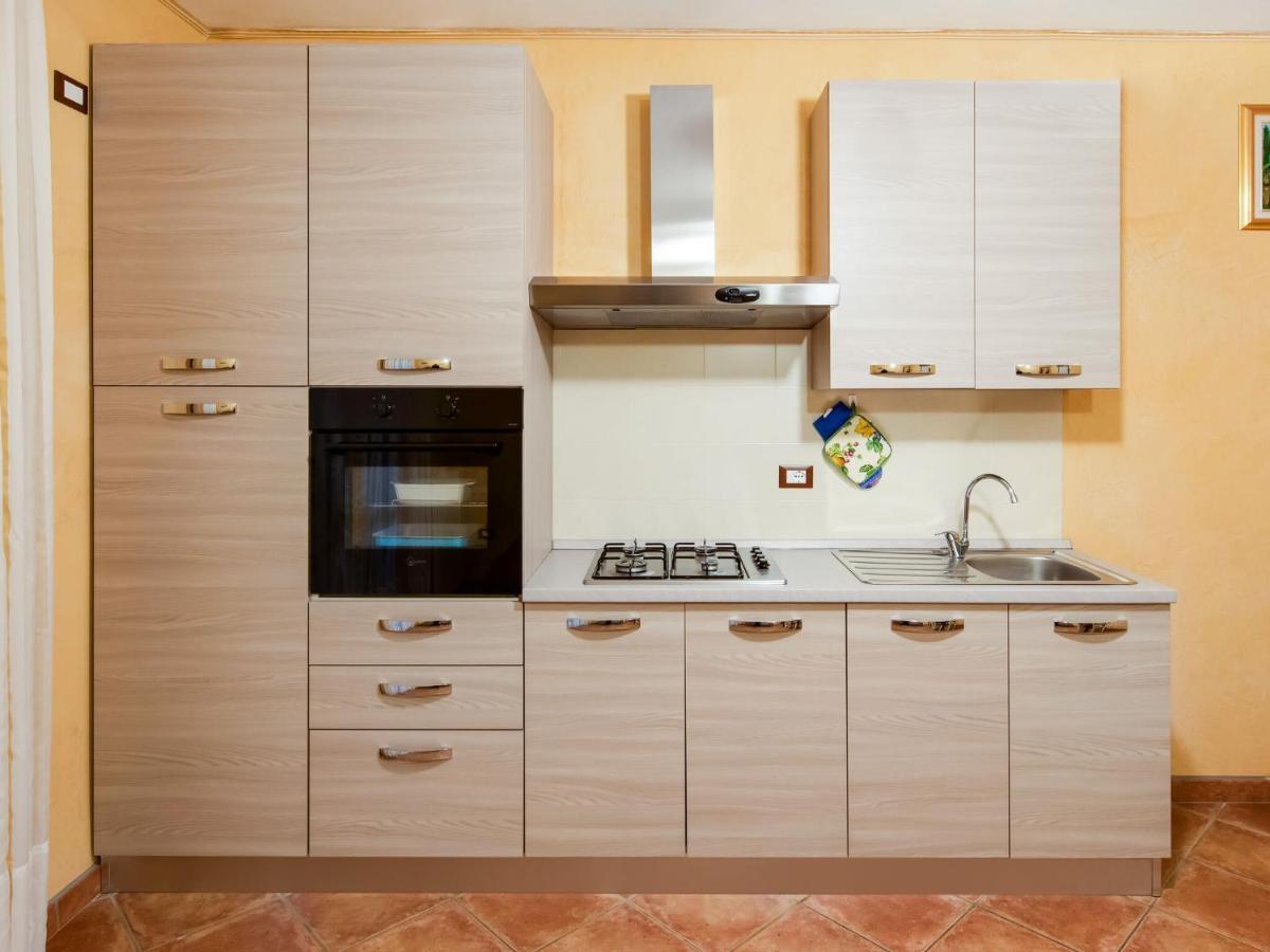 Cozy Chalet At Marone Lake Lombardy With Pool Ngoại thất bức ảnh