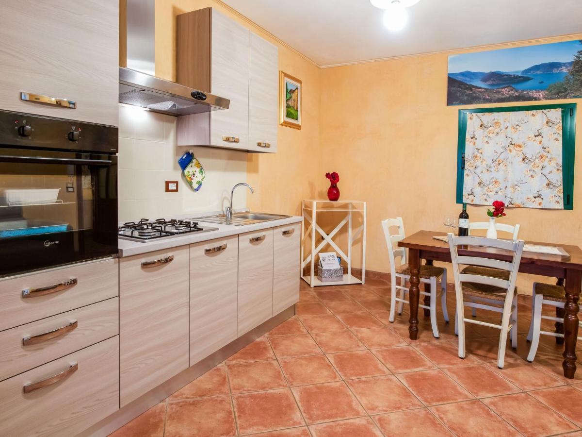 Cozy Chalet At Marone Lake Lombardy With Pool Ngoại thất bức ảnh