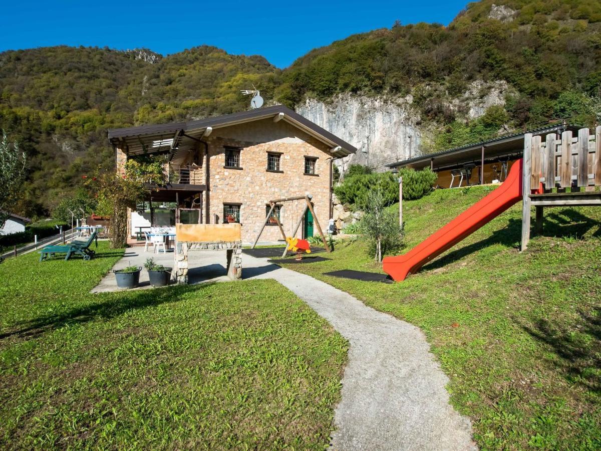 Cozy Chalet At Marone Lake Lombardy With Pool Ngoại thất bức ảnh